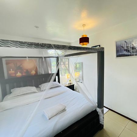 Modern Luxe Apartment With King Bed In Karen Nairobi Bagian luar foto