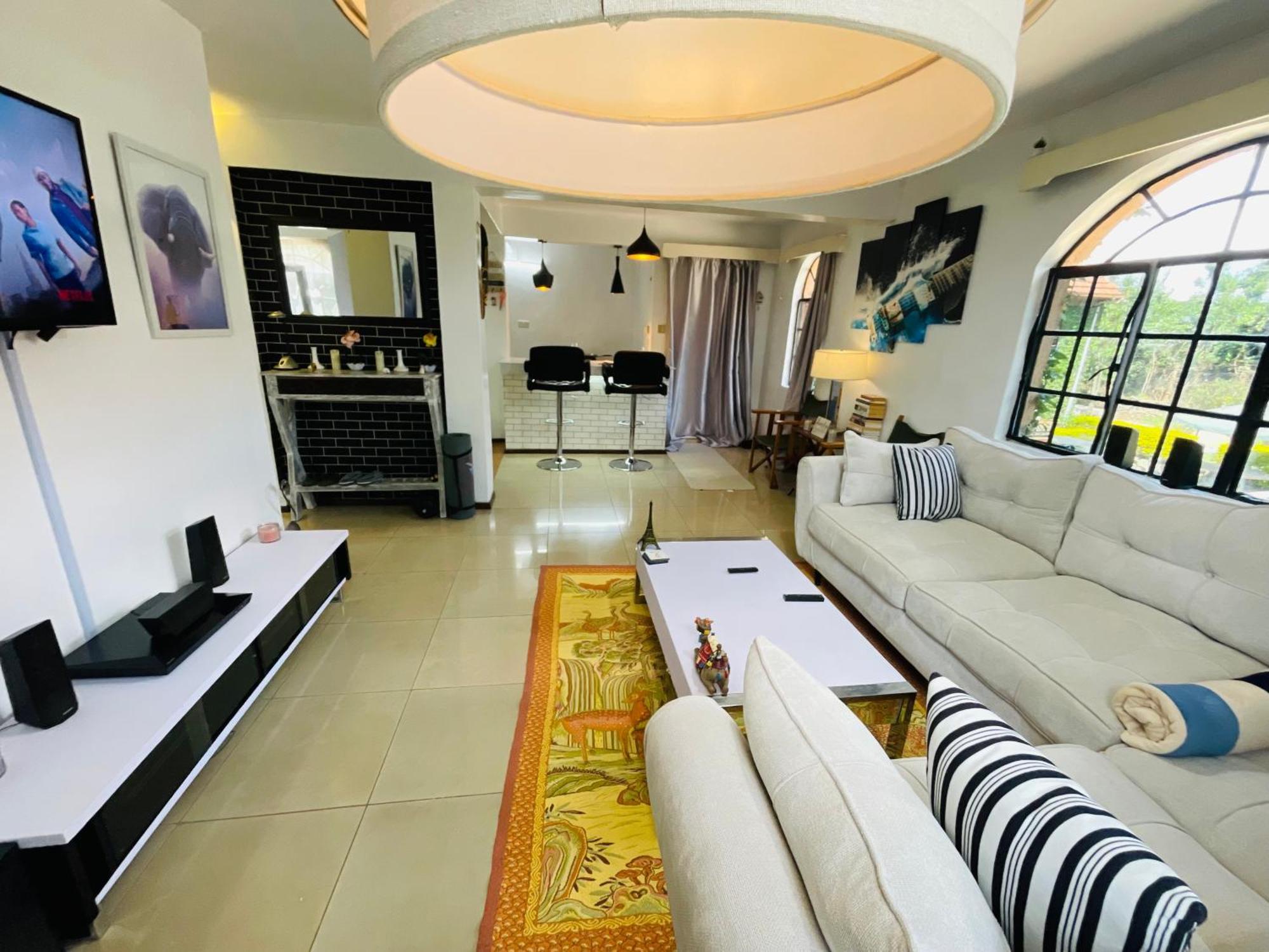 Modern Luxe Apartment With King Bed In Karen Nairobi Bagian luar foto